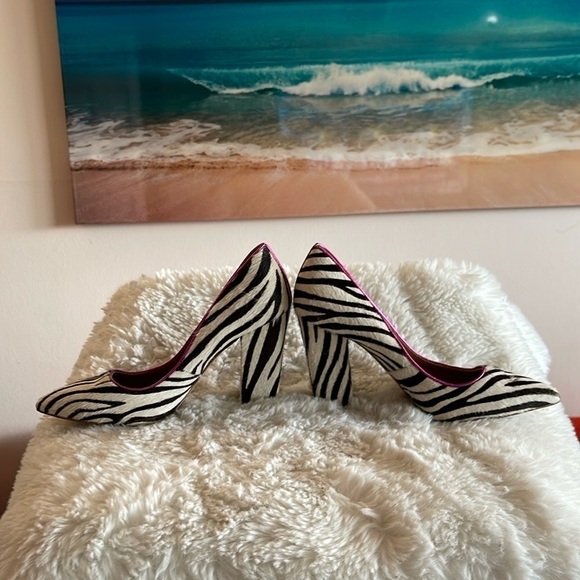Shoes of prey zebra striped genuine cowhide leather with pink accented stripe - Picture 1 of 7